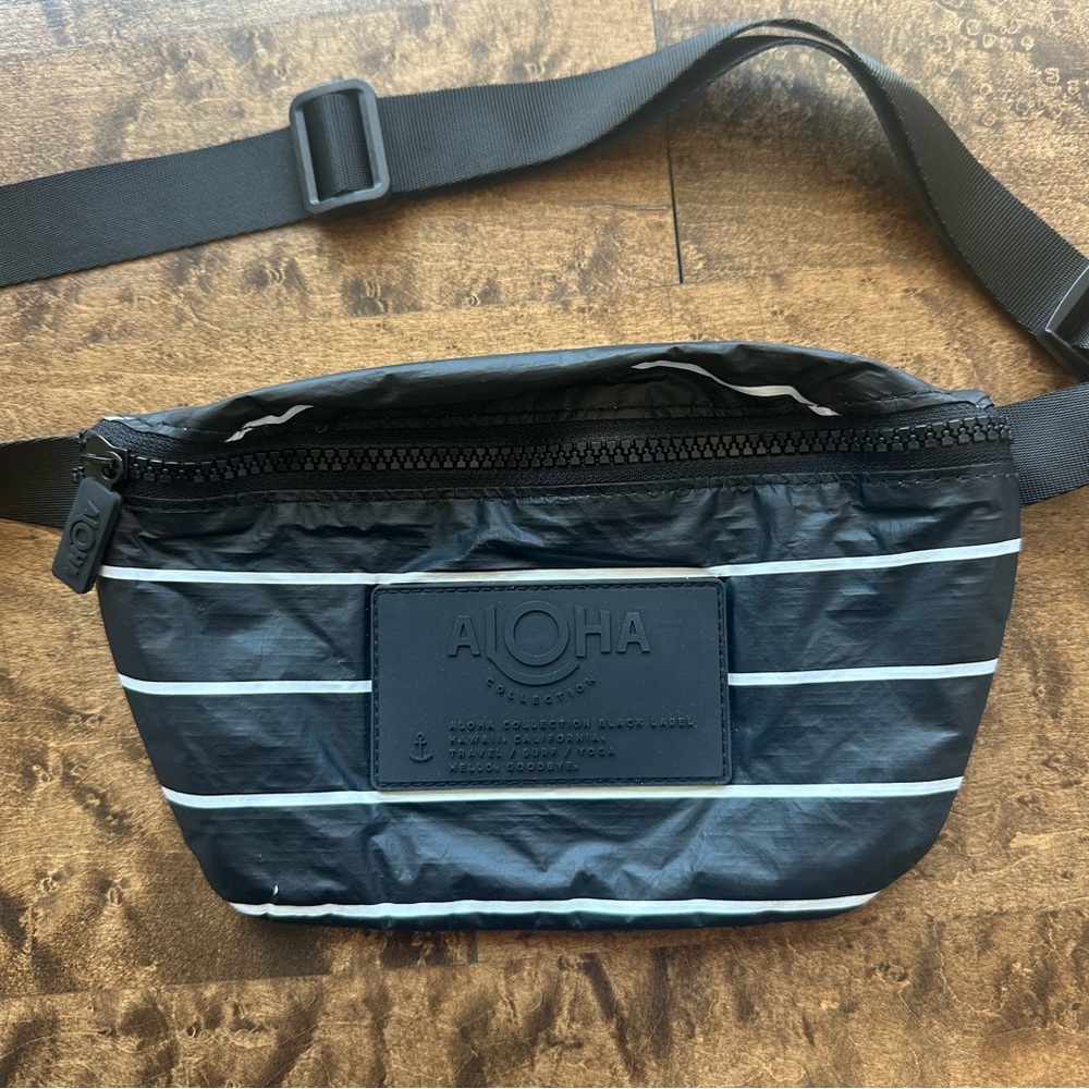 Aloha Collection Black and White Striped Waterproof belt bag